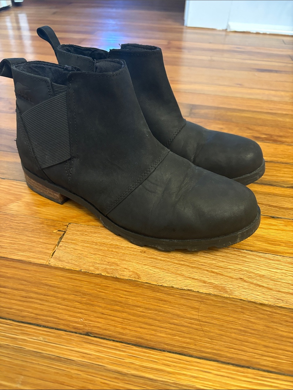 Sorel Emelie Black Waterproof Leather Chelsea Boots Size 10 neutral minimalist